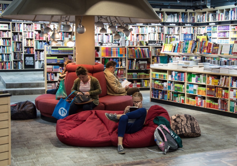 magasin-VILLENEUVE LOUBET-min_books_bookstore_book_reader_readers_reading_shop_sale_books-849006
