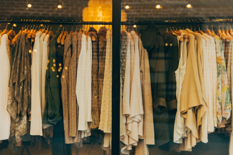 magasin-VILLENEUVE LOUBET-min_clothe_fashion_store_shop_window_store_front-21277